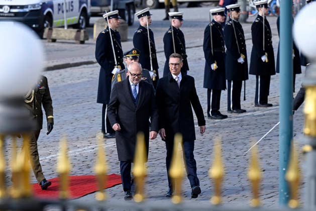 LKS 20260428 Estonia s President Alar Karis (L) and Finland s President Alexander Stubb during the welcoming ceremony of the state visit of the Estonian presidential couple outside the Presidential Palace in Helsinki, Finland on April 28, 2026. - EMMI KORHONEN Helsinki Finland  Copyright: xEmmixKorhonenx cyd01-WZMfc