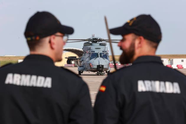 King Felipe VI visits the Aircraft Flotilla Cádiz King Felipe VI during a visit to the Aircraft Flotilla, the Survival Center and the Homeland Security Training Center of the Navy at the naval base of Puerto El Salado On April 28, 2026 in Rota, Cádiz Andalucía, Spain King Felipe VI has visited together with the Minister of Defense, Margarita Robles, the Aircraft Flotilla, the Survival Center and the Homeland Security Training Center of the Navy 28 APRIL 2026 Rocí Cadiz Andalucia Cadiz Andalucia Espana  Copyright: xRocioxRuzx 7479135