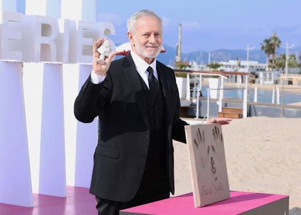 Francis Huster at a photocall for his handprints, on the Majestic beach during the 9th edition of the Canneseries festival in Cannes, on April 28, 2026 Denis Guignebourg Bestimage Francis Huster at a photocall for his handprints, on the Majestic beach during the 9th edition of the Canneseries festival in Cannes, on April 28, 2026 Cannes France  Copyright: xDenisxGuignebourgx xBestimagexDenisxGuignebourgx xBestimagex