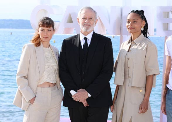 Lannick Gautry, Erika Sainte, Francis Huster, Moi Severin et Philypa Phoenix Photocall for the series Zodiac during the 9th edition of the CanneSeries festival in Cannes, on April 28, 2026 Denis Guignebourg Bestimage Photocall for the series Zodiac during the 9th edition of the CanneSeries festival in Cannes, on April 28, 2026 Cannes France  Copyright: xDenisxGuignebourgx xBestimagexDenisxGuignebourgx xBestimagex