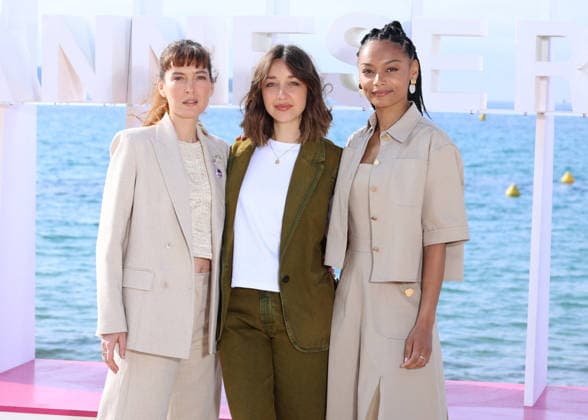 Erika Sainte, Zoi Severin et Philypa Phoenix Photocall for the series Zodiac during the 9th edition of the CanneSeries festival in Cannes, on April 28, 2026 Denis Guignebourg Bestimage Photocall for the series Zodiac during the 9th edition of the CanneSeries festival in Cannes, on April 28, 2026 Cannes France  Copyright: xDenisxGuignebourgx xBestimagexDenisxGuignebourgx xBestimagex