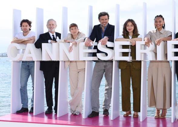 Alex Doux, Francis Huster, Erika Sainte, Lannick Gautry, Zoi Severin, Philypa Phoenix et Bruno Garcia Photocall for the series Zodiac during the 9th edition of the CanneSeries festival in Cannes, on April 28, 2026 Denis Guignebourg Bestimage Photocall for the series Zodiac during the 9th edition of the CanneSeries festival in Cannes, on April 28, 2026 Cannes France  Copyright: xDenisxGuignebourgx xBestimagexDenisxGuignebourgx xBestimagex