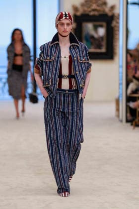 Chanel Collection Croisière 2026 2027 Chanel Cruise fashion show at the Casino municipal de Biarritz, France, on April 28, 2026 Olivier Borde Bestimage A model walks the runway at the Chanel Cruise 2025 fashion show at the Biarritz Municipal Casino, France, on April 28, 2026 Biarritz France  Copyright: xOLIVIERxBORDEx xBESTIMAGExOLIVIERxBORDEx xBESTIMAGEx
