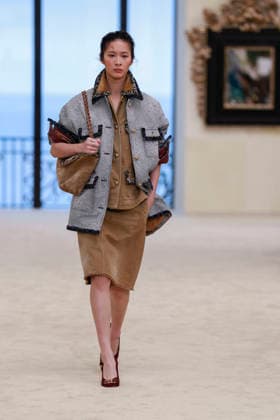 Chanel Collection Croisière 2026 2027 Chanel Cruise fashion show at the Casino municipal de Biarritz, France, on April 28, 2026 Olivier Borde Bestimage A model walks the runway at the Chanel Cruise 2025 fashion show at the Biarritz Municipal Casino, France, on April 28, 2026 Biarritz France  Copyright: xOLIVIERxBORDEx xBESTIMAGExOLIVIERxBORDEx xBESTIMAGEx