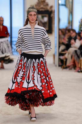 Chanel Collection Croisière 2026 2027 Chanel Cruise fashion show at the Casino municipal de Biarritz, France, on April 28, 2026 Olivier Borde Bestimage A model walks the runway at the Chanel Cruise 2025 fashion show at the Biarritz Municipal Casino, France, on April 28, 2026 Biarritz France  Copyright: xOLIVIERxBORDEx xBESTIMAGExOLIVIERxBORDEx xBESTIMAGEx