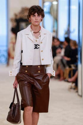 Chanel Collection Croisière 2026 2027 Chanel Cruise fashion show at the Casino municipal de Biarritz, France, on April 28, 2026 Olivier Borde Bestimage A model walks the runway at the Chanel Cruise 2025 fashion show at the Biarritz Municipal Casino, France, on April 28, 2026 Biarritz France  Copyright: xOLIVIERxBORDEx xBESTIMAGExOLIVIERxBORDEx xBESTIMAGEx