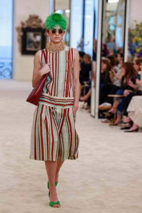 Chanel Collection Croisière 2026 2027 Chanel Cruise fashion show at the Casino municipal de Biarritz, France, on April 28, 2026 Olivier Borde Bestimage A model walks the runway at the Chanel Cruise 2025 fashion show at the Biarritz Municipal Casino, France, on April 28, 2026 Biarritz France  Copyright: xOLIVIERxBORDEx xBESTIMAGExOLIVIERxBORDEx xBESTIMAGEx