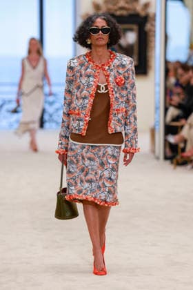 Chanel Collection Croisière 2026 2027 Chanel Cruise fashion show at the Casino municipal de Biarritz, France, on April 28, 2026 Olivier Borde Bestimage A model walks the runway at the Chanel Cruise 2025 fashion show at the Biarritz Municipal Casino, France, on April 28, 2026 Biarritz France  Copyright: xOLIVIERxBORDEx xBESTIMAGExOLIVIERxBORDEx xBESTIMAGEx