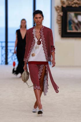 Chanel Collection Croisière 2026 2027 Chanel Cruise fashion show at the Casino municipal de Biarritz, France, on April 28, 2026 Olivier Borde Bestimage A model walks the runway at the Chanel Cruise 2025 fashion show at the Biarritz Municipal Casino, France, on April 28, 2026 Biarritz France  Copyright: xOLIVIERxBORDEx xBESTIMAGExOLIVIERxBORDEx xBESTIMAGEx