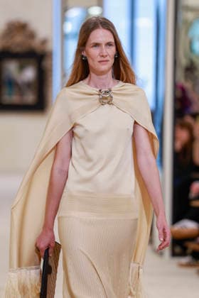 Chanel Collection Croisière 2026 2027 Chanel Cruise fashion show at the Casino municipal de Biarritz, France, on April 28, 2026 Olivier Borde Bestimage A model walks the runway at the Chanel Cruise 2025 fashion show at the Biarritz Municipal Casino, France, on April 28, 2026 Biarritz France  Copyright: xOLIVIERxBORDEx xBESTIMAGExOLIVIERxBORDEx xBESTIMAGEx