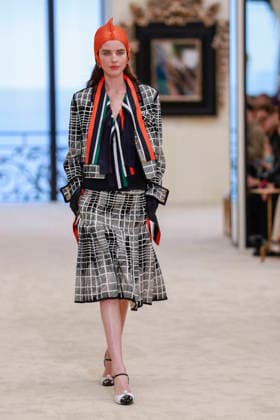 Chanel Collection Croisière 2026 2027 Chanel Cruise fashion show at the Casino municipal de Biarritz, France, on April 28, 2026 Olivier Borde Bestimage A model walks the runway at the Chanel Cruise 2025 fashion show at the Biarritz Municipal Casino, France, on April 28, 2026 Biarritz France  Copyright: xOLIVIERxBORDEx xBESTIMAGExOLIVIERxBORDEx xBESTIMAGEx