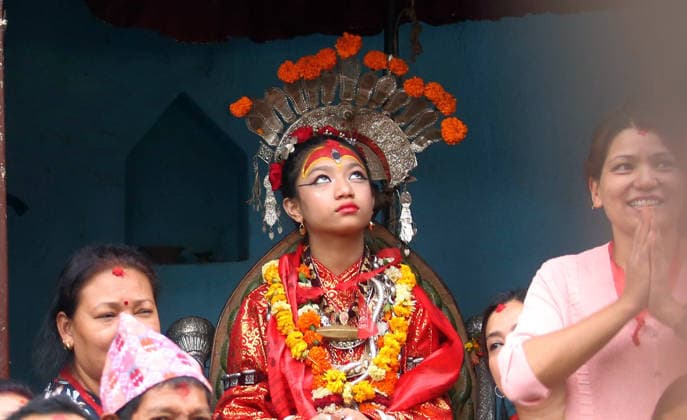 April 28, 2026, Kathmandu, Nepal: Living Goddess Kumari of Lalitpur attends the chariot procession of Rato Machhindranath during the Rato Machhindranath chariot festival at Lagankhel, Lalitpur, Nepal on April 28, 2026. Rato Machhindranath is worshipped by both Hindus and Buddhists and the chariot festival is one of the longest festival of Nepal. Kathmandu Nepal - ZUMAs233 20260428_zap_s233_004 Copyright: xSunilxSharmax
