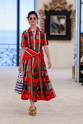 Chanel Collection Croisière 2026 2027 Chanel Cruise fashion show at the Casino municipal de Biarritz, France, on April 28, 2026 Olivier Borde Bestimage A model walks the runway at the Chanel Cruise 2025 fashion show at the Biarritz Municipal Casino, France, on April 28, 2026 Biarritz France  Copyright: xOLIVIERxBORDEx xBESTIMAGExOLIVIERxBORDEx xBESTIMAGEx