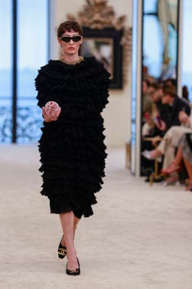 Chanel Collection Croisière 2026 2027 Chanel Cruise fashion show at the Casino municipal de Biarritz, France, on April 28, 2026 Olivier Borde Bestimage A model walks the runway at the Chanel Cruise 2025 fashion show at the Biarritz Municipal Casino, France, on April 28, 2026 Biarritz France  Copyright: xOLIVIERxBORDEx xBESTIMAGExOLIVIERxBORDEx xBESTIMAGEx