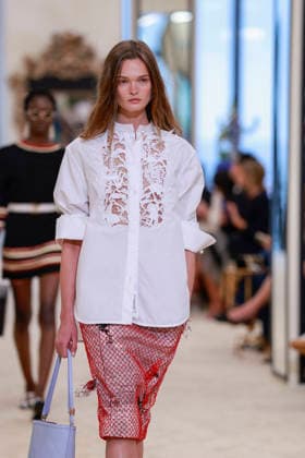 Chanel Collection Croisière 2026 2027 Chanel Cruise fashion show at the Casino municipal de Biarritz, France, on April 28, 2026 Olivier Borde Bestimage A model walks the runway at the Chanel Cruise 2025 fashion show at the Biarritz Municipal Casino, France, on April 28, 2026 Biarritz France  Copyright: xOLIVIERxBORDEx xBESTIMAGExOLIVIERxBORDEx xBESTIMAGEx