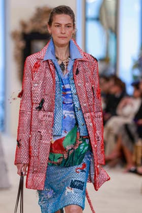 Chanel Collection Croisière 2026 2027 Chanel Cruise fashion show at the Casino municipal de Biarritz, France, on April 28, 2026 Olivier Borde Bestimage A model walks the runway at the Chanel Cruise 2025 fashion show at the Biarritz Municipal Casino, France, on April 28, 2026 Biarritz France  Copyright: xOLIVIERxBORDEx xBESTIMAGExOLIVIERxBORDEx xBESTIMAGEx