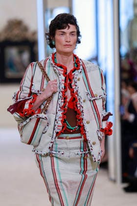 Chanel N°2 Collection Croisière 2026 2027 Chanel Cruise fashion show at the Biarritz Municipal Casino, April 28, 2026 Olivier Borde Betimage A model walks the runway at the Chanel Cruise 2025 fashion show at the Biarritz Municipal Casino, France, on April 28, 2026 Biarritz France  Copyright: xOLIVIERxBORDEx xBESTIMAGExOLIVIERxBORDEx xBESTIMAGEx