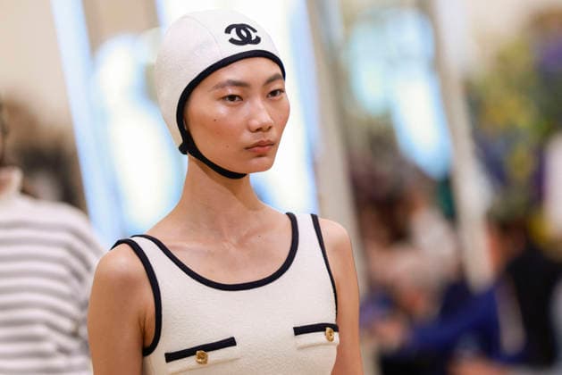 Chanel N°2 Collection Croisière 2026 2027 Chanel Cruise fashion show at the Biarritz Municipal Casino, April 28, 2026 Olivier Borde Betimage A model walks the runway at the Chanel Cruise 2025 fashion show at the Biarritz Municipal Casino, France, on April 28, 2026 Biarritz France  Copyright: xOLIVIERxBORDEx xBESTIMAGExOLIVIERxBORDEx xBESTIMAGEx