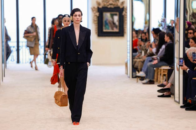 Chanel N°2 Collection Croisière 2026 2027 Chanel Cruise fashion show at the Biarritz Municipal Casino, April 28, 2026 Olivier Borde Betimage A model walks the runway at the Chanel Cruise 2025 fashion show at the Biarritz Municipal Casino, France, on April 28, 2026 Biarritz France  Copyright: xOLIVIERxBORDEx xBESTIMAGExOLIVIERxBORDEx xBESTIMAGEx