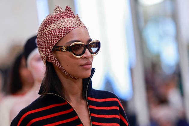 Chanel N°2 Collection Croisière 2026 2027 Chanel Cruise fashion show at the Biarritz Municipal Casino, April 28, 2026 Olivier Borde Betimage A model walks the runway at the Chanel Cruise 2025 fashion show at the Biarritz Municipal Casino, France, on April 28, 2026 Biarritz France  Copyright: xOLIVIERxBORDEx xBESTIMAGExOLIVIERxBORDEx xBESTIMAGEx