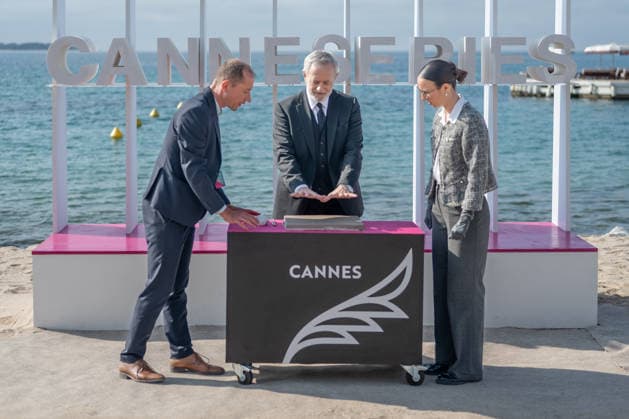 Francis Huster seen for handprinting during the Zodiaque photocall in Hotel Majestic Beach during 9th CanneSeries festival in Cannes, France on April 28, 2026 Photo by Loran Mafar Starface 455461 2026 04 28 Cannes France  Copyright: xLoranxMafarx xStarfacex STAR_455461_009