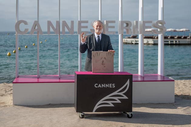 Francis Huster seen for handprinting during the Zodiaque photocall in Hotel Majestic Beach during 9th CanneSeries festival in Cannes, France on April 28, 2026 Photo by Loran Mafar Starface 455461 2026 04 28 Cannes France  Copyright: xLoranxMafarx xStarfacex STAR_455461_011