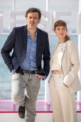 Lannick Gaudry and Erika Sainte attend the Zodiaque photocall in Hotel Majestic Beach during 9th CanneSeries festival in Cannes, France on April 28, 2026 Photo by Loran Mafar Starface 455461 2026 04 28 Cannes France  Copyright: xLoranxMafarx xStarfacex STAR_455461_036