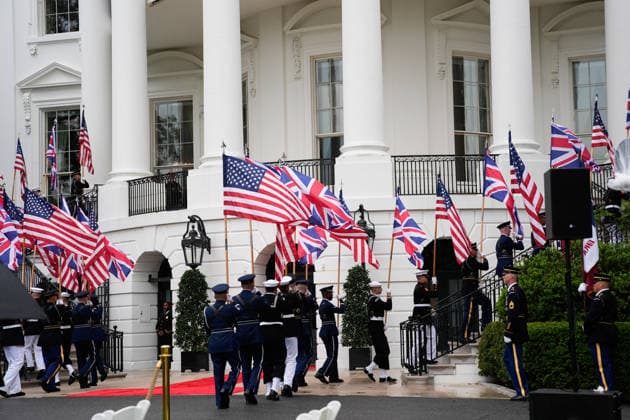Donald Trump Greets King Charles - Washington State arrival ceremony of King Charles III and Queen Camilla on the South Lawn of the White House on April 28, 2026 in Washington, DC. Photo by Yuri Gripas ABACAPRESS.COM Washington  Copyright: xPool ABACAx