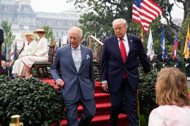 President Donald Trump and Britain s King Charles III walk off the podium during an official welcoming ceremony at the White House in Washington DC on Tuesday, April 28, 2026. The king is on a four-day state visit to the U.S. and will stop in New York and Washington, where he will meet with U.S. officials and deliver an address to Congress.  WAX20260428843 YURIxGRIPAS