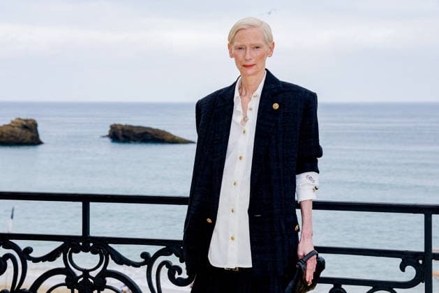 Tilda Swinton at the second photocall for the Chanel Cruise Collection 2026 2027 fashion show on the terrace of the Biarritz Municipal Casino, on April 28, 2026 Biarritz France Olivier Borde Bestimage Photocall for the Chanel Cruise Collection 2026 2027 fashion show on the terrace of the Biarritz Municipal Casino, on April 28, 2026 Biarritz France  Copyright: xOLIVIERxBORDEx xBESTIMAGExOLIVIERxBORDEx xBESTIMAGEx