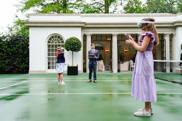 April 28, 2026, Washington, District Of Columbia, USA: WASHINGTON, DC - APRIL 28: Students use virtual reality (VR) headsets before an event with U.S. First Lady Melania Trump and Queen Camilla of the United Kingdom, on Tuesday, April 28, 2026 in Washington, D.C Washington USA  - ZUMAs152 20260428_faa_s152_126 Copyright: xMaxinexWallacex-xPoolxviaxCNPx