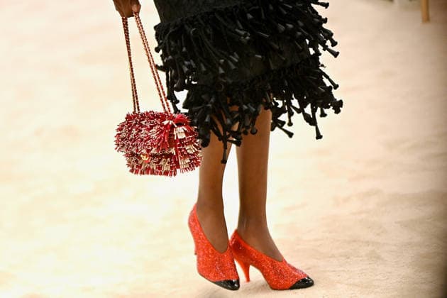 Chanel Cruise 2026 27 - Runway Fashion detail - A model walks the runway at the Chanel Cruise 2026-2027 fashion show at Casino Municipal in Biarritz, France on April 28, 2026. Photo by Franck Castel ABACAPRESS.COM Biarritz France  Copyright: xCastelxFranck ABACAx
