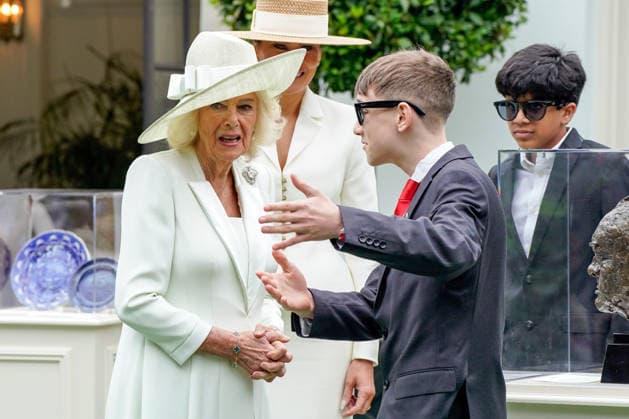 April 28, 2026, Washington, District Of Columbia, USA: WASHINGTON, DC - APRIL 28: First lady Melania Trump and the United Kingdom™s Queen Camilla attend an event with students on Tuesday, April 28, 2026 at the White House in Washington, D.C Washington USA - ZUMAs152 20260428_faa_s152_133 Copyright: xMaxinexWallacex-xPoolxviaxCNPx