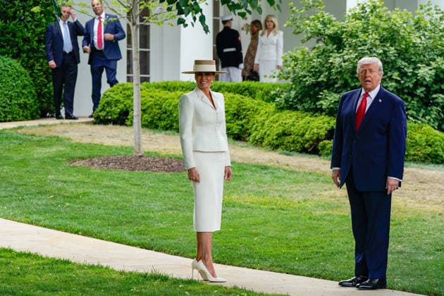 King Charles White House Visit WASHINGTON, DC - APRIL 28: U.S. President Donald Trump and First Lady Melania Trump look on as The United Kingdom’s King Charles III and Queen Camilla depart after a ceremonial visit on Tuesday, April 28, 2026 at the White House in Washington, D.C. King Charles is expected to make a joint address to Congress before returning for a State Dinner in the evening. Photo by Maxine Wallace Pool ABACAPRESS.COM Washington DC United States  Copyright: xPool ABACAx