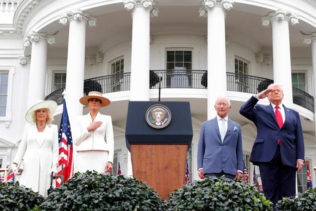 April 28, 2026, Washington, District Of Columbia, USA: United States President Donald J Trump and first lady Melania Trump greet King Charles III of the United Kingdom of Great Britain and Northern Ireland and Queen Camilla, who are in the Nation™s Capital for a State Visit on the South Lawn of the White House in Washington, DC, USA, on March 28, 2026 Washington USA - ZUMAs152 20260428_faa_s152_140 Copyright: xYurixGripasx-xPoolxviaxCNPx