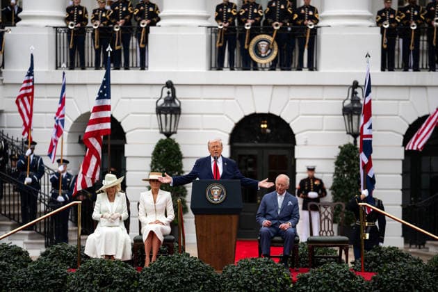 King Charles Arrives at White House WASHINGTON, DC - APRIL 28: President Donald Trump speaks during an arrival ceremony during a state visit from Great Britain’s King Charles at the White House on Tuesday, April 28, 2026 in Washington, D.C. Charles was set to deliver a joint address to Congress as well as attend a state dinner with U.S. President Donald Trump. (Photo by Allison Robbert For The Washington Post) Washington DC United States  Copyright: xPool ABACAx