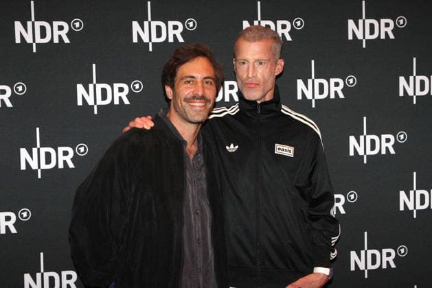 Max Giesinger und Benjamin von Stuckrad-Barre bei der Premiere vom ARD Doku Film UDO Rebell. Rockstar. Ikone (ab 10. Mai 2026 in der ARD Mediathek) am 28.04.2026 in die Astor Filmlounge in Hamburg Max Giesinger and Benjamin von Stuckrad-Barre at the premiere of the ARD documentary film UDO Rebel. Rockstar. Icon (available in the ARD Mediathek from May 10, 2026) on April 28, 2026 at the Astor Film Lounge in Hamburg, Germany Lindenbergs UDO Rebell. Rockstar. Ikone. ARD Filmdoku Premiere in Hamburg
