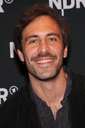 Max Giesinger bei der Premiere vom ARD Doku Film UDO Rebell. Rockstar. Ikone (ab 10. Mai 2026 in der ARD Mediathek) am 28.04.2026 in die Astor Filmlounge in Hamburg Max Giesinger at the premiere of the ARD documentary film UDO Rebel. Rockstar. Icon (available in the ARD Mediathek from May 10, 2026) on April 28, 2026 at the Astor Film Lounge in Hamburg, Germany Lindenbergs UDO Rebell. Rockstar. Ikone. ARD Filmdoku Premiere in Hamburg