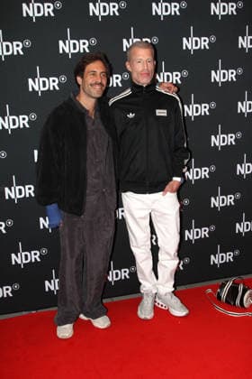 Max Giesinger und Benjamin von Stuckrad-Barre bei der Premiere vom ARD Doku Film UDO Rebell. Rockstar. Ikone (ab 10. Mai 2026 in der ARD Mediathek) am 28.04.2026 in die Astor Filmlounge in Hamburg Max Giesinger and Benjamin von Stuckrad-Barre at the premiere of the ARD documentary film UDO Rebel. Rockstar. Icon (available in the ARD Mediathek from May 10, 2026) on April 28, 2026 at the Astor Film Lounge in Hamburg, Germany Lindenbergs UDO Rebell. Rockstar. Ikone. ARD Filmdoku Premiere in Hamburg