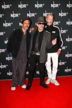 Max Giesinger, Udo Lindenberg und Benjamin von Stuckrad-Barre bei der Premiere vom ARD Doku Film UDO Rebell. Rockstar. Ikone (ab 10. Mai 2026 in der ARD Mediathek) am 28.04.2026 in die Astor Filmlounge in Hamburg Max Giesinger, Udo Lindenberg and Benjamin von Stuckrad-Barre at the premiere of the ARD documentary film UDO Rebel. Rockstar. Icon (available in the ARD Mediathek from May 10, 2026) on April 28, 2026 at the Astor Film Lounge in Hamburg, Germany Lindenbergs UDO Rebell. Rockstar. Ikone. ARD Filmdoku Premiere in Hamburg