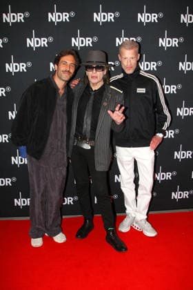 Max Giesinger, Udo Lindenberg und Benjamin von Stuckrad-Barre bei der Premiere vom ARD Doku Film UDO Rebell. Rockstar. Ikone (ab 10. Mai 2026 in der ARD Mediathek) am 28.04.2026 in die Astor Filmlounge in Hamburg Max Giesinger, Udo Lindenberg and Benjamin von Stuckrad-Barre at the premiere of the ARD documentary film UDO Rebel. Rockstar. Icon (available in the ARD Mediathek from May 10, 2026) on April 28, 2026 at the Astor Film Lounge in Hamburg, Germany Lindenbergs UDO Rebell. Rockstar. Ikone. ARD Filmdoku Premiere in Hamburg