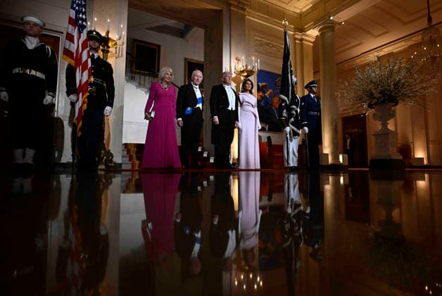 President Donald Trump and first lady Melania Trump pose for a photo with Britain s King Charles III and Queen Camilla before a state dinner at the White House on Tuesday, April 28, 2026 in Washington, D.C. Charles spoke to a joint session of Congress earlier in the day, and attended several events with U.S. President Donald Trump. (  WAX20280428217 CraigxHudson