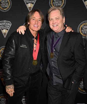 Entertainment Bilder des Tages #2 2026 Musicians Hall of Fame Induction Ceremony Keith Urban and Steve Wariner arriving to the 2026 Musicians Hall of Fame Induction Ceremony held at The Fisher Center for the Performing Arts on April 28, 2026 in Nashville, TN. Nashville The Fisher Center for the Performing Arts Tennessee USA Copyright: xTammiexArroyo AFF-USA.comx