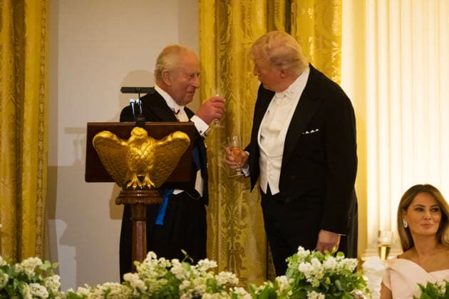 News Bilder des Tages #2 President Donald Trump and Great Britain s King Charles toast one another after giving remarks during a state dinner with President Donald Trump and First Lady Melania Trump at the White House on Tuesday, April 28, 2026 in Washington, DC. Charles spoke to a joint session of Congress earlier in the day, and attended several events with U.S. President Donald Trump.  WAX20260428227 CraigxHudson