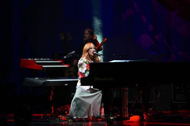 Tori Amos Performs At L Olympia - Paris Tori Amos performs at the l Olympia in Paris, France on April 28, 2026. Photo by Christophe Meng ABACAPRESS.COM Paris Ile-de-France France  Copyright: xMengxChristophe ABACAx