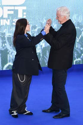 Billie Eilish und James Cameron bei der Premiere des 3D-Konzertfilms Billie Eilish - Hit Me Hard and Soft: The Tour im Odeon Luxe Leicester Square. London, 28.04.2026