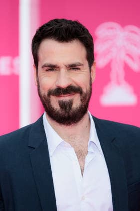 The 9th Canneseries International Festival - Pink Carpet - Closing Ceremony Simon Astier attends the pink carpet ahead of the closing ceremony of the 9th edition of the Cannes International Series Festival (Canneseries) in Cannes, southern France, on April 28, 2026. Photo by ShootPix ABACAPRESS.COM Nice Provence-Alpes-Cote d Azur France  Copyright: xShootpix ABACAx