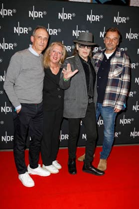 Gast, Christiane Hintz, Udo Lindenberg und Marc Brasse bei der Premiere des ARD-Dokumentarfilms Udo! Rebell. Rockstar. Ikone. in der Astor Filmlounge Hafencity. Hamburg, 28.04.2026