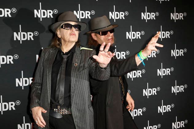 Udo Lindenberg mit Double bei der Premiere des ARD-Dokumentarfilms Udo! Rebell. Rockstar. Ikone. in der Astor Filmlounge Hafencity. Hamburg, 28.04.2026