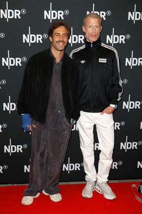 Max Giesinger und Benjamin von Stuckrad-Barre bei der Premiere des ARD-Dokumentarfilms Udo! Rebell. Rockstar. Ikone. in der Astor Filmlounge Hafencity. Hamburg, 28.04.2026